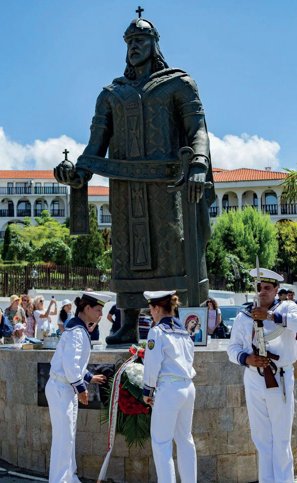 Фондация „Българска памет – братя Диневи“ изгради монумент на българския кан Тервел в гр. Свети Влас