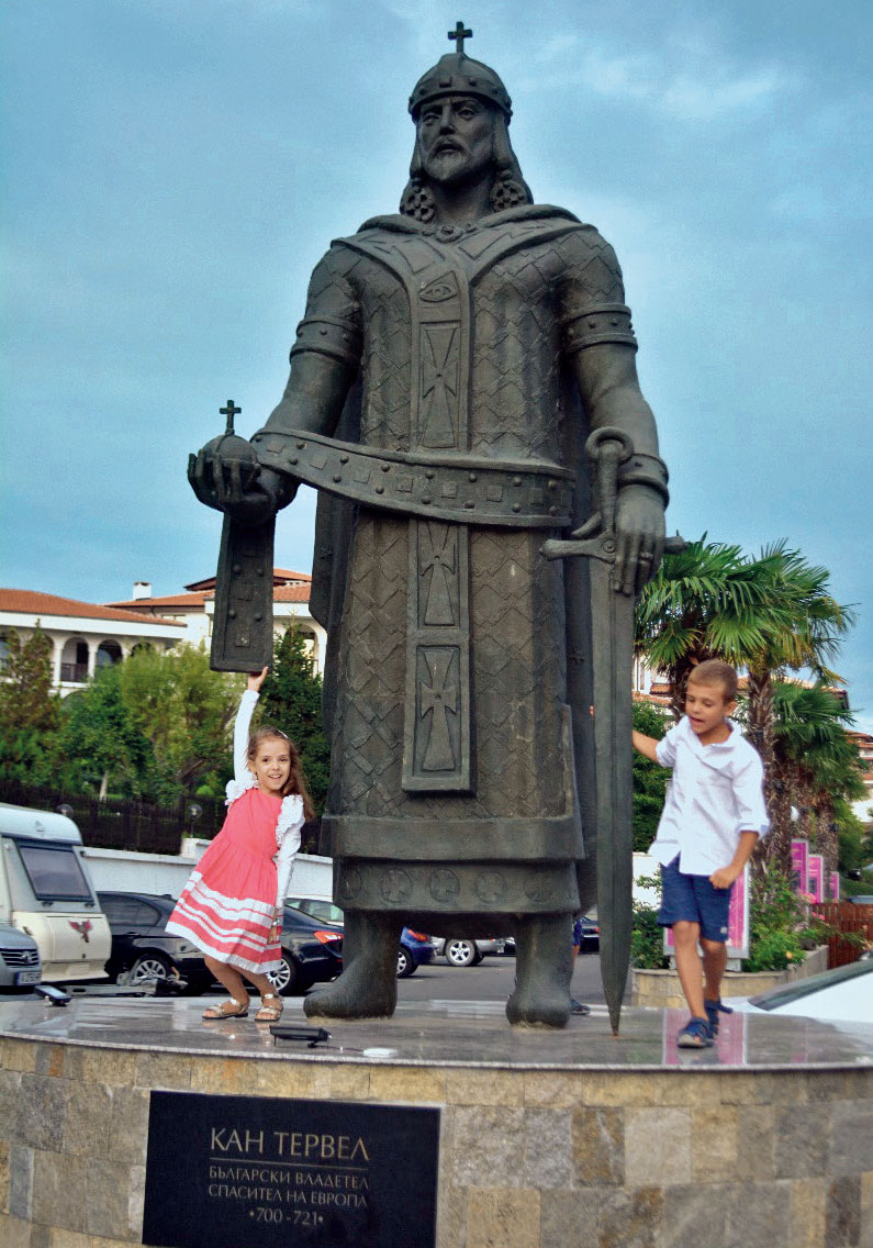 monument-kan-Tervel-spasitel-Evropa